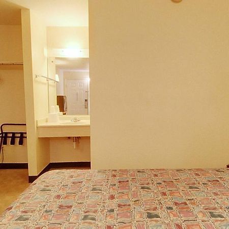 Americas Best Value Inn And Suites คาร์บอนเดล ภายนอก รูปภาพ